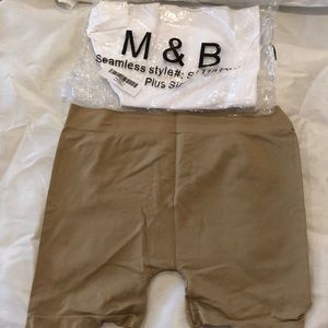 2 Seamless nylon spandex shorts one size plus NEW